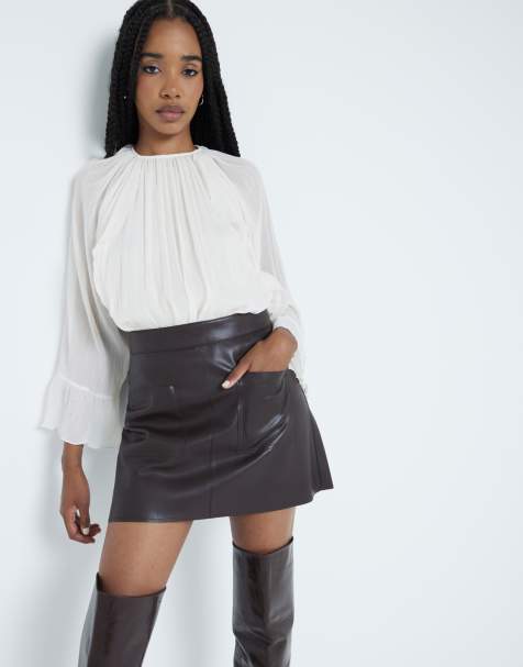 River Island - Minigonna in pelle sintetica marrone scuro con tasche applicate - view 1