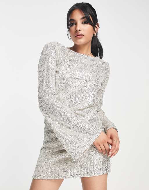 River Island - Minikjole med vandfaldsudskæring på ryggen og sølvfarvede pailletter