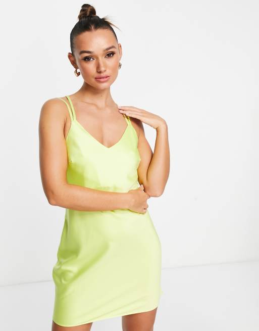 River Island – Minikleid aus Satin in Limettengrün