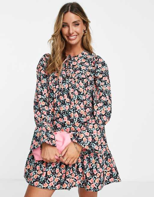 River Island – Minikleid in Grün mit Blumenmuster und Rüschen