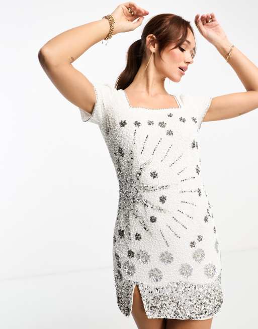 River Island – Minikleid in Weiß mit Paillettenbesatz und Stern-Details