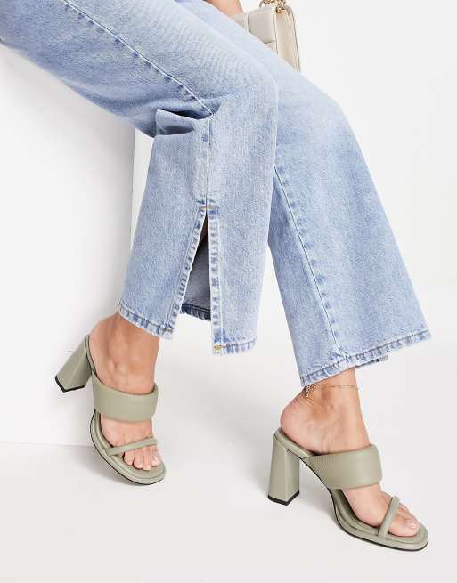 River Island – Minimalistyczne wyściełane sandały na obcasie, 3 z 4