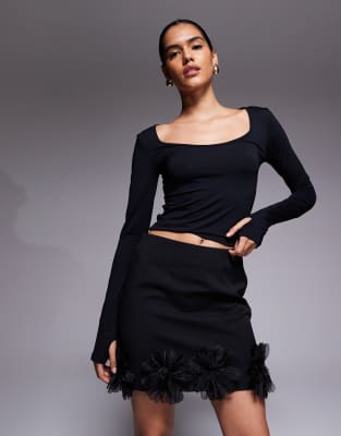 River Island - Minirock in Schwarz mit 3D-Blumendetail