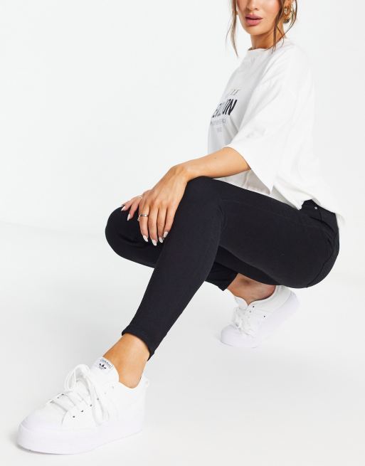 River Island – Molly – Eng geschnittene, figurformende Jeans in Schwarz mit mittelhohem Bund, 5 von 5