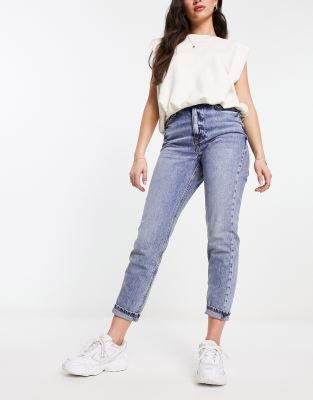 River Island - Mom-Jeans mit hohem Bund in Hellblau