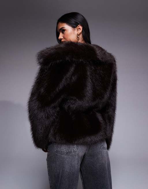 River Island – Mörkbrun, kort jacka i fuskpäls med skärp, 4 av 4