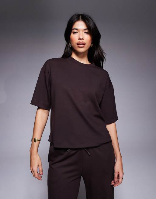 River Island – Mörkbrun t-shirt med boxig passform
