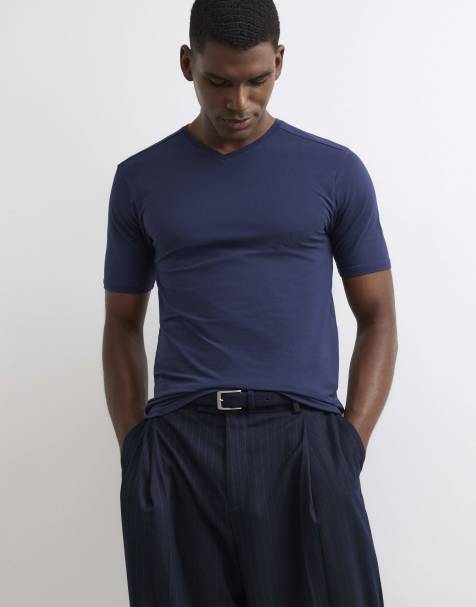 River Island Muscle fit cotton v neck t-shirt in navy - view 1