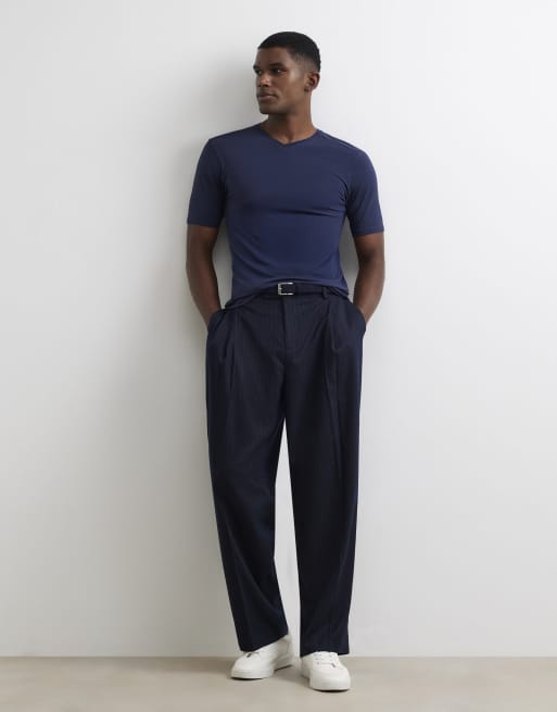 River Island Muscle fit cotton v neck t-shirt in navy, 2 of 4