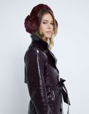 River Island - Ohrschützer in Dunkelrot mit Herzdesign