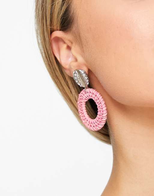 River Island - Oorbellen met schelp en rotan in goudkleur