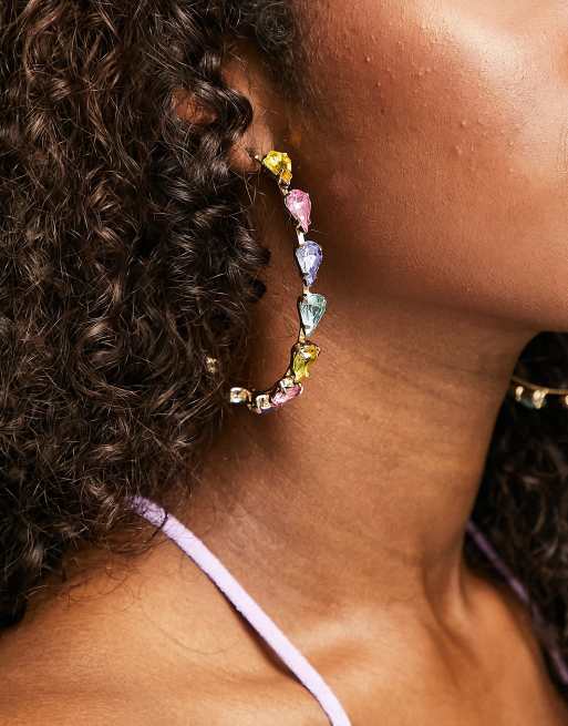 River Island - Oorringen met regenboogkleurige siersteentjes in goudkleur