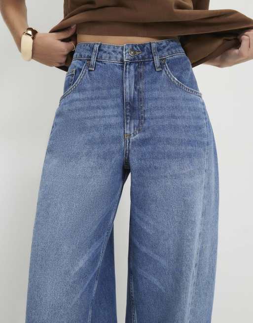 River Island Oversized barrel leg jeans in medium blue, 2 of 4