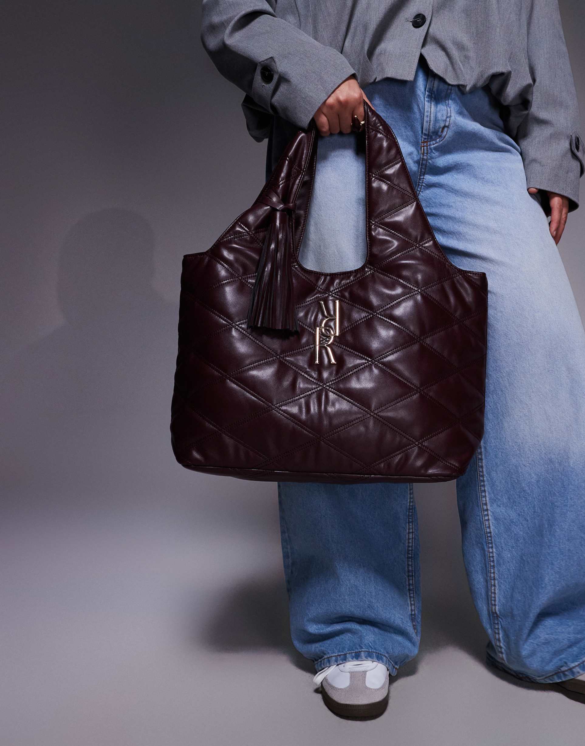 river island oversized quilted slouch bag in burgundy