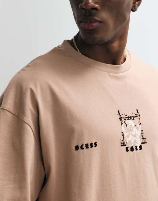 River Island - Oversized T-shirt met geflockte renaissanceprint in lichtbruin, 2 van 5