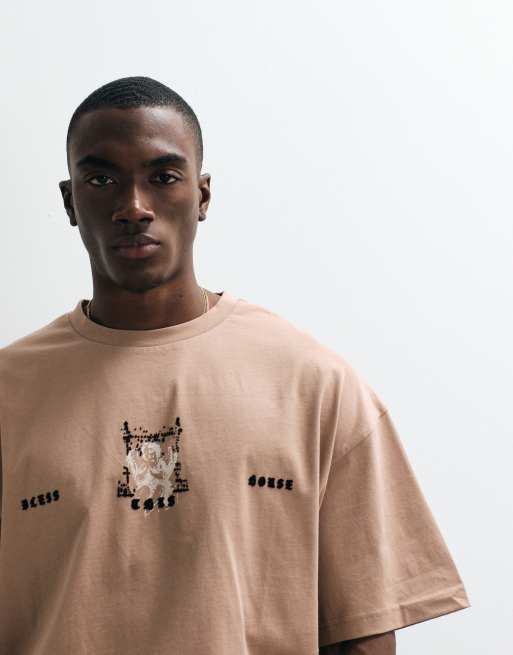 River Island - Oversized T-shirt met geflockte renaissanceprint in lichtbruin, 5 van 5