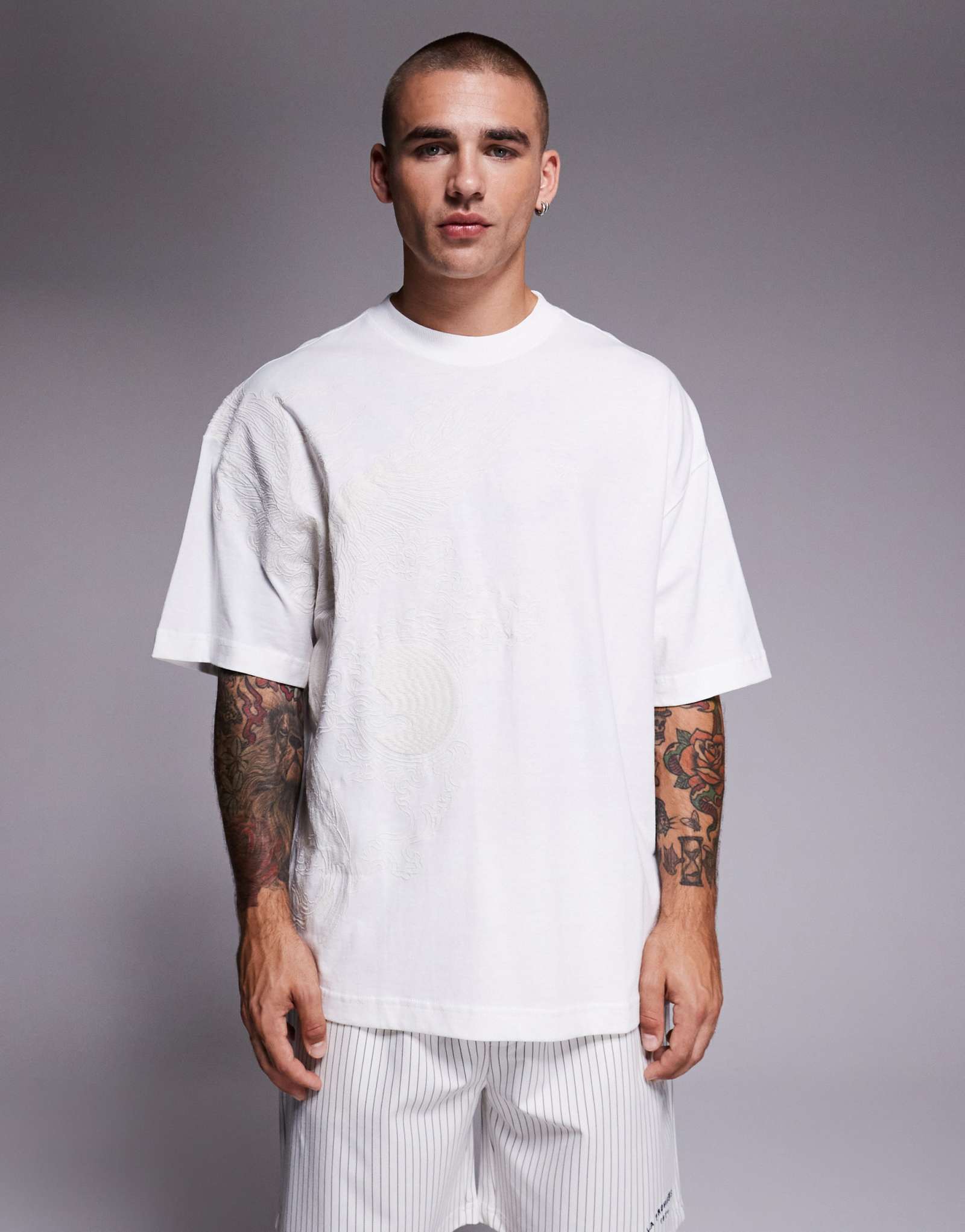 Футболка оверсайз River Island белого цвета с вышивкой феникса