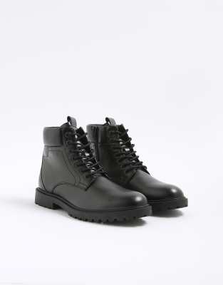  Padded lace up boots 