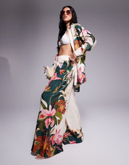 River Island - Pantaloni a fondo ampio color crema con stampa botanica in coordinato