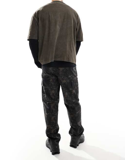 River Island - Pantaloni larghi cargo con stampa mimetica scura, 2 di 5