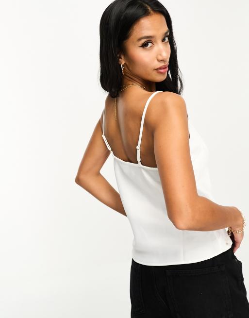 River Island Petite – Asymmetrisches Camisole-Oberteil aus Satin in Weiß, 2 von 4