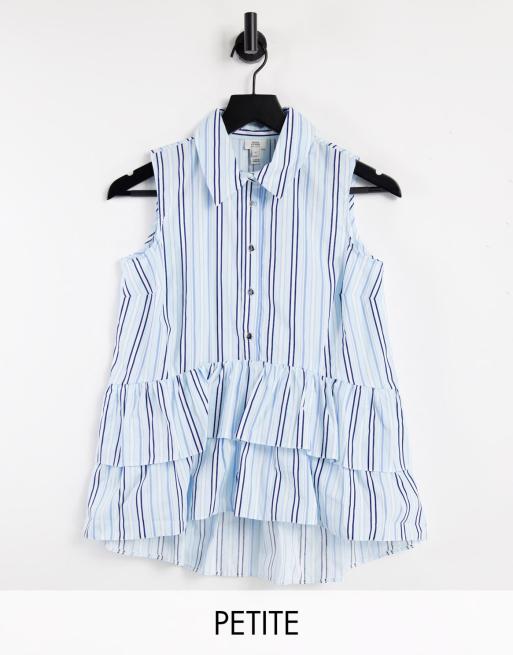 River Island Petite – Blå randig skjorta i ärmlös modell med volangkant