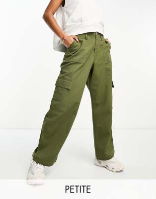 River Island Petite - Cargohose in Khaki mit geradem Bein und Taschen-Grün