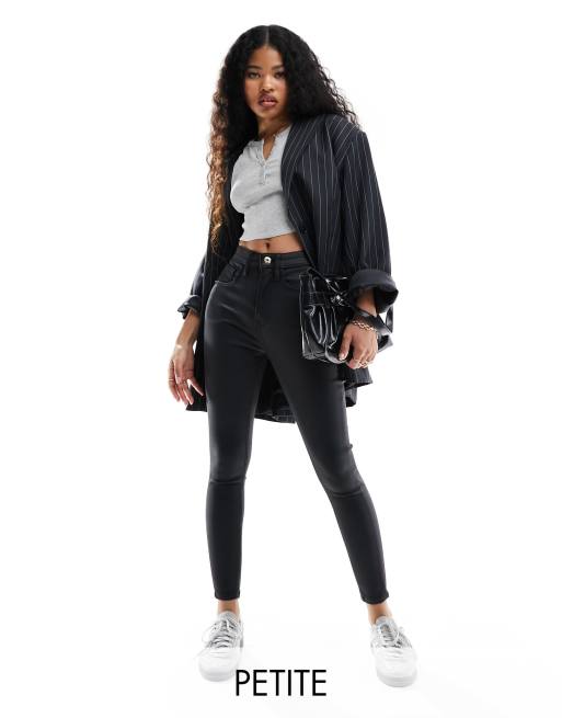 River Island Petite – Czarne modelujące jeansy z imitacji skóry