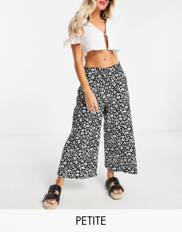 River Island Petite - floral shirred waist culotte in black