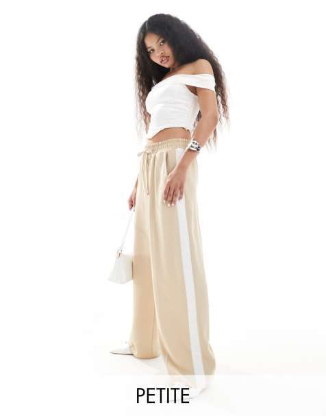 River Island Petite - Gestreepte joggingbroek met wijde pijpen in beige - view 1