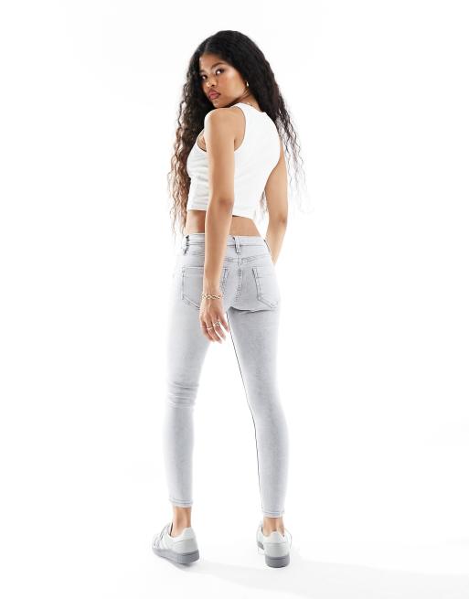 River Island Petite low rise skinny jeans in light grey, 4 of 5