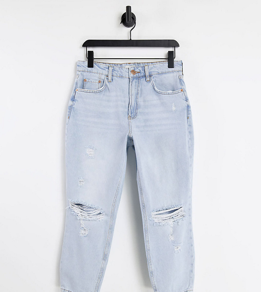 River Island Petite - Lyseblå mom-jeans med flænger på knæene