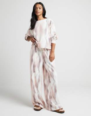 Shop River Island Petite marble wide leg joggers in white Online – Trendy & Affordable Fashion
