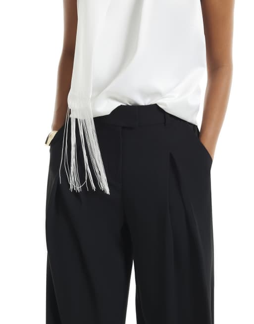 River Island Petite Petite crepe wide leg trousers in black, 3 of 4