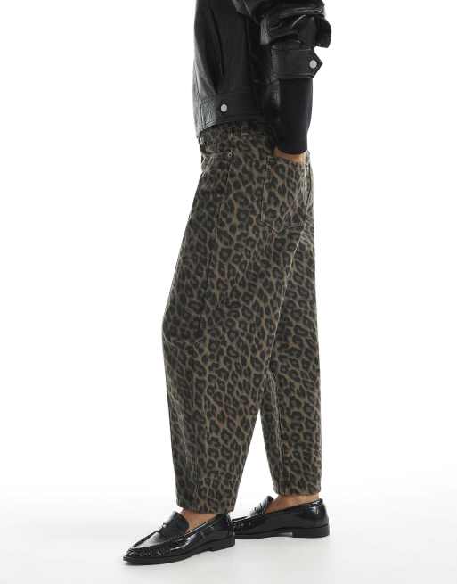 River Island Petite Petite leopard print barrel leg jeans in brown - dark, 3 of 4