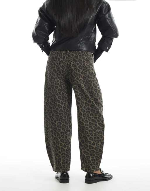 River Island Petite Petite leopard print barrel leg jeans in brown - dark, 4 of 4