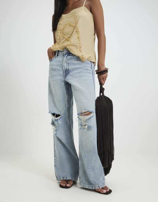 River Island Petite Relaxed straight leg ripped jeans in medium blue, 3 of 4