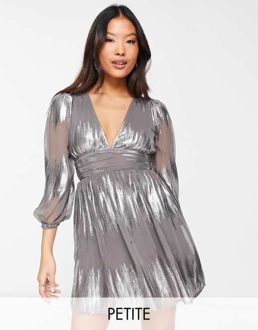River Island Petite – Silverfärgad miniklänning med metallisk tråd