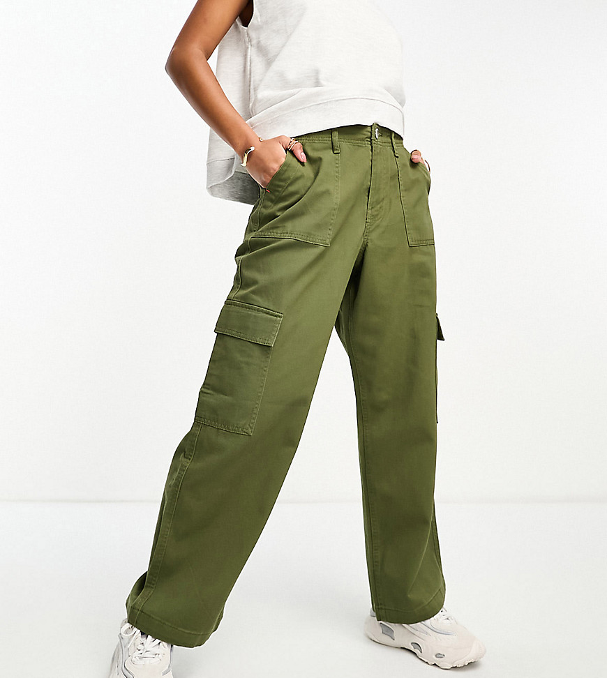 straight leg cargo utility pants in khaki-Green