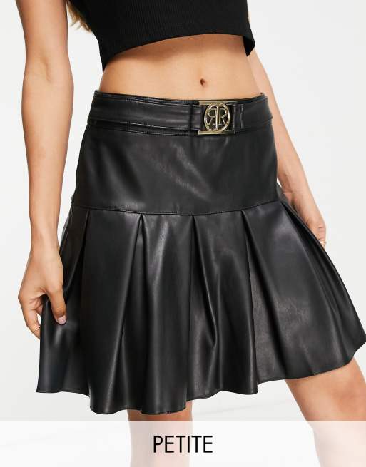 River Island Petite – Svart, plisserad minikjol