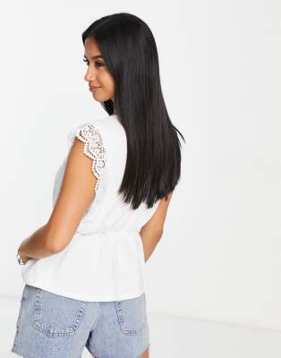 T-shirt bianca in pizzo con volant-Bianco - River Island Petite T-shirt donna  - immagine1