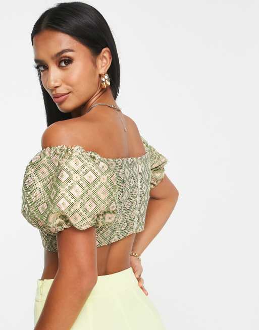 River Island Petite – Trägerloses Oberteil in Gold mit Puffärmeln, 2 von 4