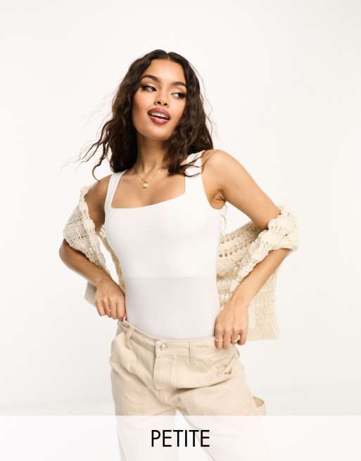 River Island Petite – Vit, åtsmitande body med fyrkantig ringning