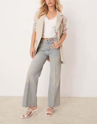 River Island Petite - Weit geschnittene Jeans in verwaschenem Hellblau