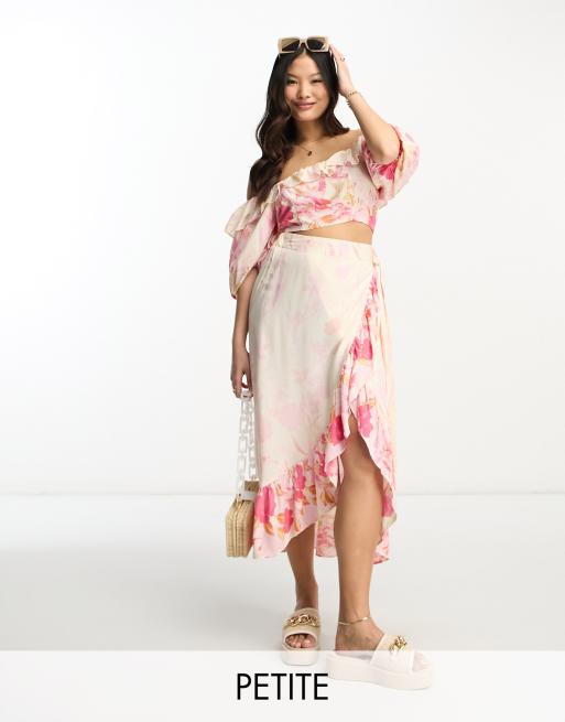 River Island Petite – Wiązana w talii spódnica midi w kwiatowy wzór w kolorze żółtym