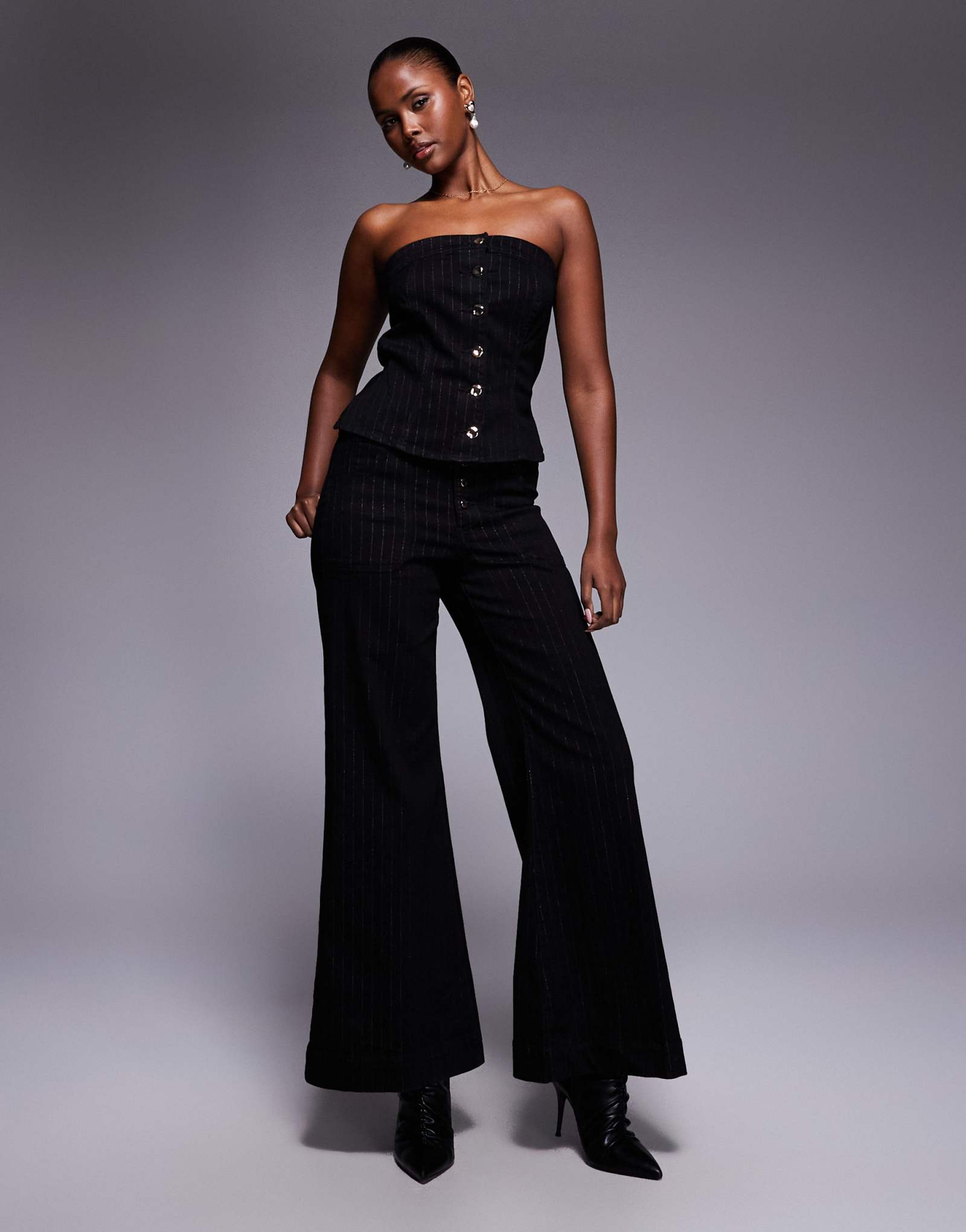 Непринужденные джинсы палаццо в тонкую полоску River Island черного цвета 