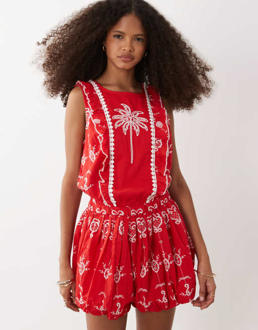 River Island – Playsuit in Rot mit Lochmuster und Rüschen, 2 von 4