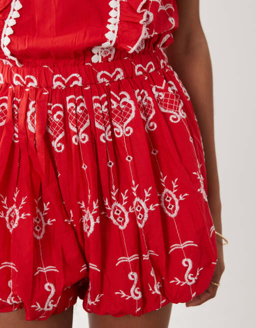 River Island – Playsuit in Rot mit Lochmuster und Rüschen, 3 von 4