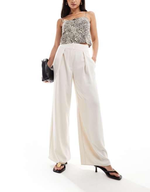 River Island – Plisowane kremowe spodnie z szerokimi nogawkami