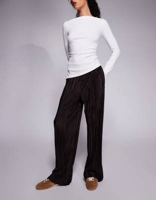 River Island - Plissee-Hose in Dunkelbraun mit weitem Schnitt-Brown